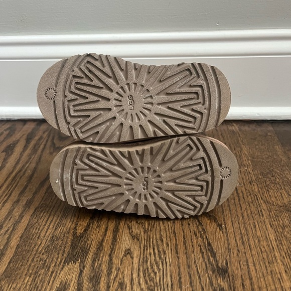 Ugg Toddler Jona Boots with Button, Size 10 - Picture 2 of 9